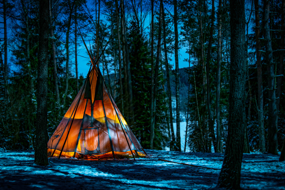 Teepee,Uder,The,Blue,Sky,In,The,Snowy,Woods